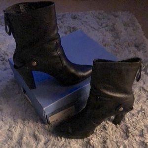 Vera Wang Black booties